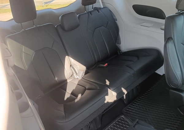 Chrysler Pacifica cena 76900 przebieg: 123000, rok produkcji 2016 z Łapy małe 211